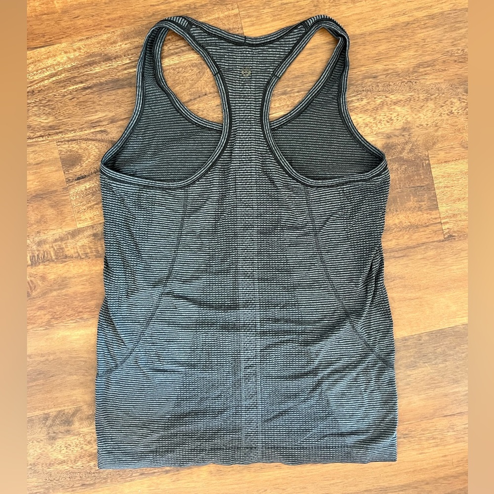 Lululemon workout top